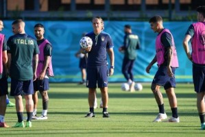 九游游戏中心官网-曼奇尼率意大利踏实备战 仍犹豫对瑞士右后卫人选